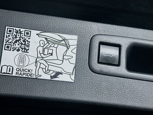 Used 2024 Toyota Highlander XLE image 32