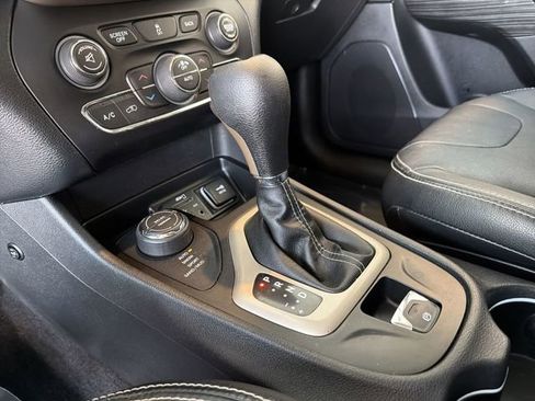 Used 2014 Jeep Cherokee Latitude w/ Comfort/Convenience Group image 27