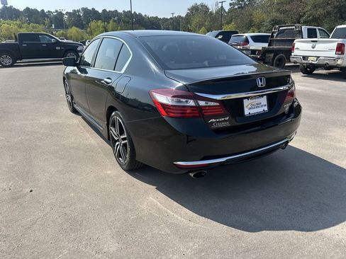Used 2017 Honda Accord Sport image 5