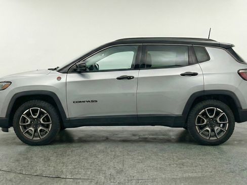 Used 2025 Jeep Compass Trailhawk AWD/4WD image 5