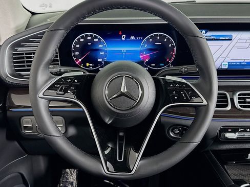 New 2026 Mercedes-Benz GLS 450 4MATIC image 18
