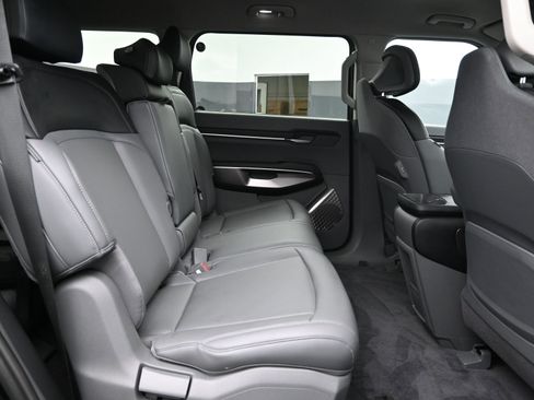 Used 2024 Kia EV9 Light image 13