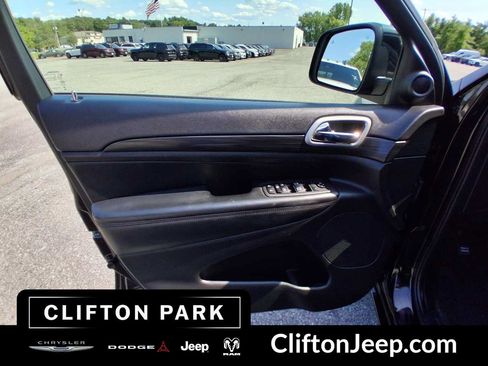 Used 2021 Jeep Grand Cherokee Laredo X AWD/4WD image 9