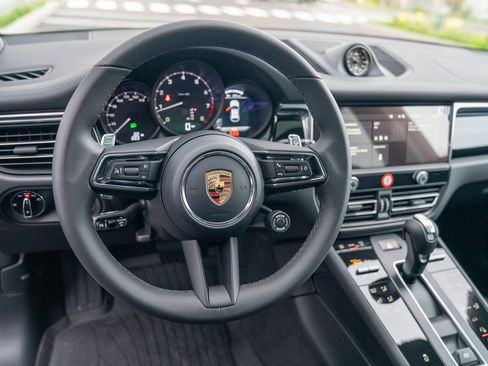 Certified 2026 Porsche Macan AWD/4WD image 13