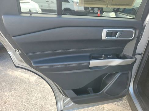 Used 2022 Ford Explorer XLT image 14