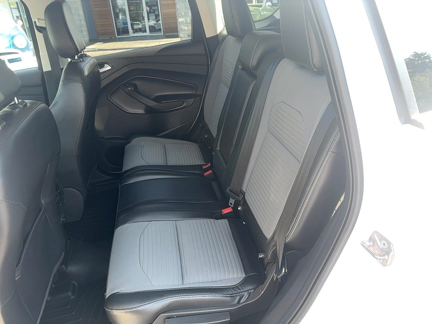 Used 2019 Ford Escape SE w/ SE Sport Appearance Package AWD/4WD image 24
