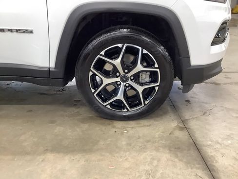 Used 2025 Jeep Compass Limited AWD/4WD image 13