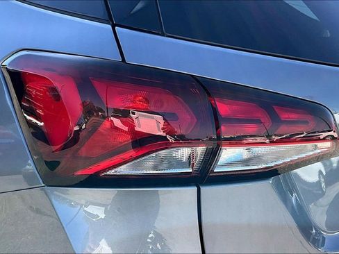 Used 2023 Chevrolet Equinox LT image 40