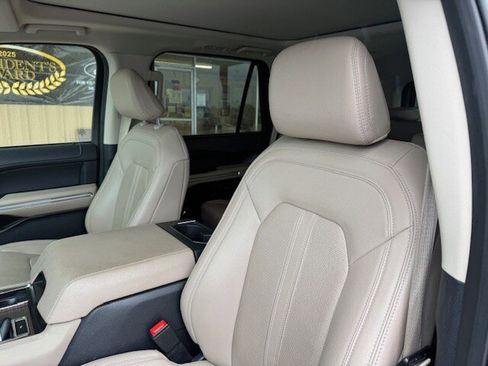 Used 2024 Ford Expedition Limited RWD image 10