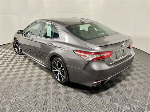 Used 2020 Toyota Camry SE image 11