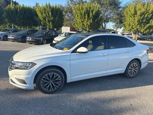 Used 2021 Volkswagen Jetta image 2