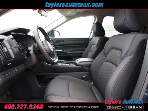 Used 2024 Nissan Pathfinder SV image 5