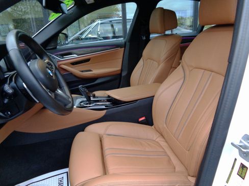 Used 2023 BMW M550i xDrive w/ Executive Package image 9