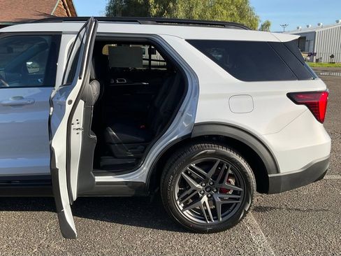 New 2026 Ford Explorer ST w/ Sun And Sound Package image 25
