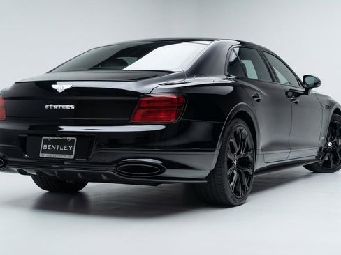 Used 2024 Bentley Flying Spur W12 image 3