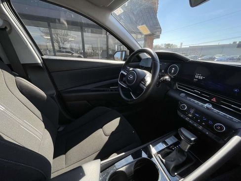 Used 2023 Hyundai Elantra SEL w/ Convenience Package image 17