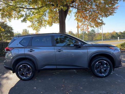 New 2026 Nissan Rogue SV image 8