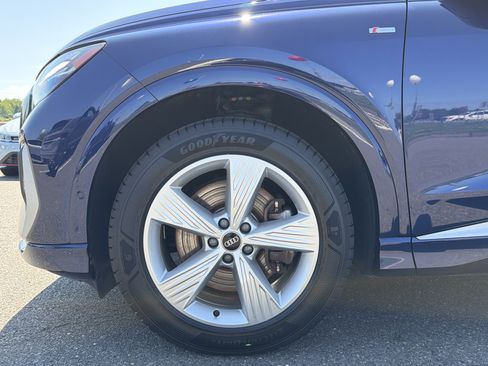 Used 2023 Audi Q4 e-tron Prestige AWD/4WD image 12