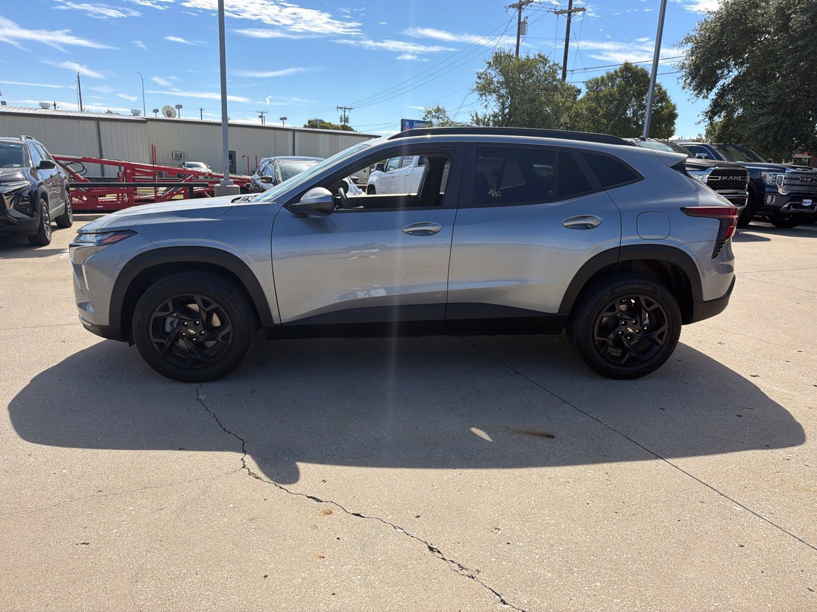 Used 2025 Chevrolet Trax LT FWD image 5