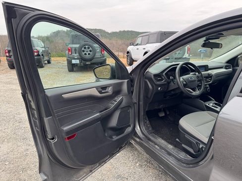 Used 2021 Ford Escape S image 11