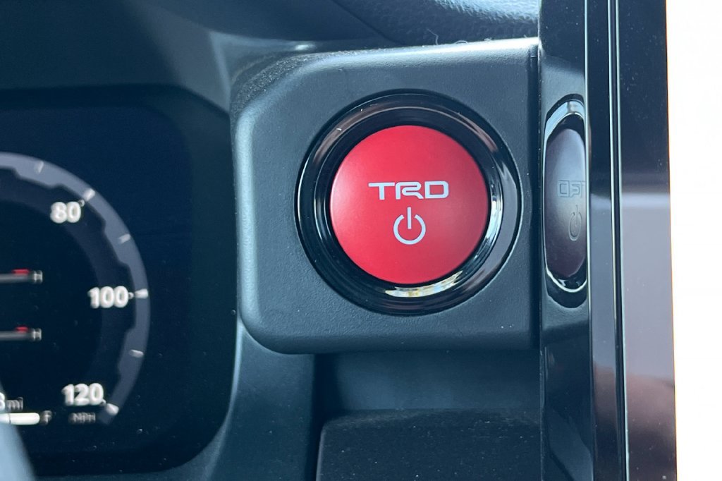 Certified 2025 Toyota Tacoma TRD Off-Road AWD/4WD image 24
