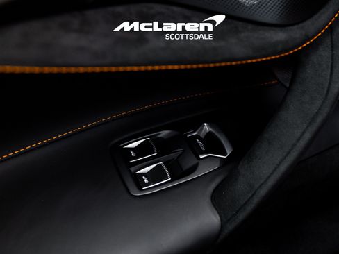 Used 2024 McLaren 750S Spider RWD image 38