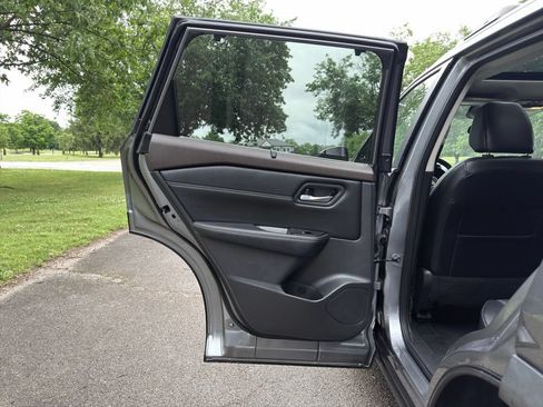 Used 2022 Nissan Rogue SV w/ SV Premium Package FWD image 29