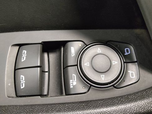 Used 2018 Chevrolet Camaro LT RWD image 27