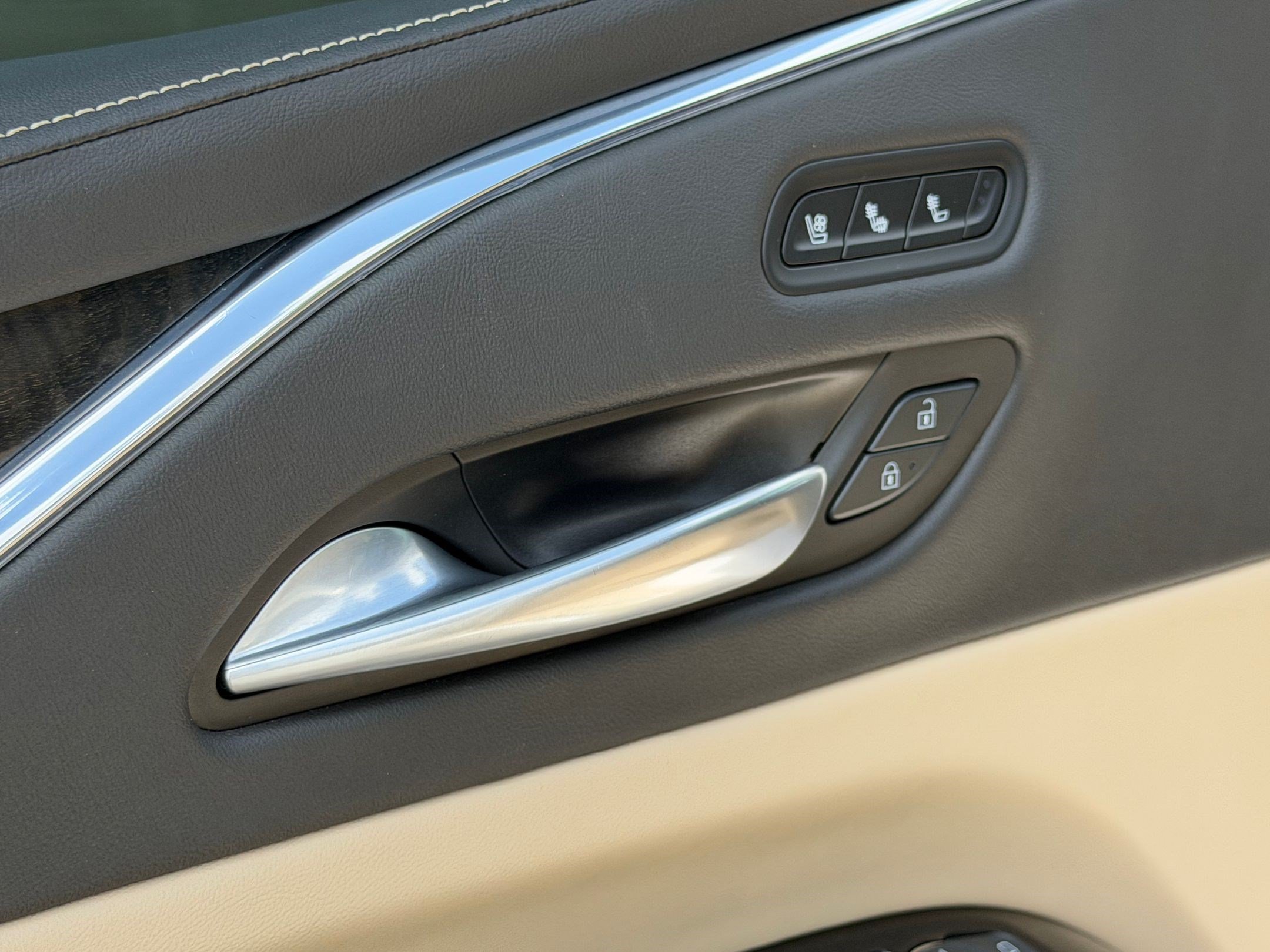 Certified 2024 Cadillac Escalade Premium Luxury w/ Performance Package AWD/4WD image 29