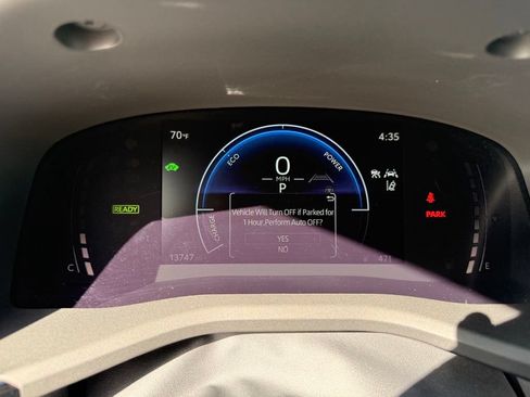 Used 2025 Toyota Camry SE w/ Convenience Package FWD image 15