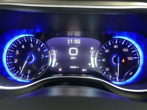 Used 2017 Chrysler Pacifica Touring-L Plus image 31