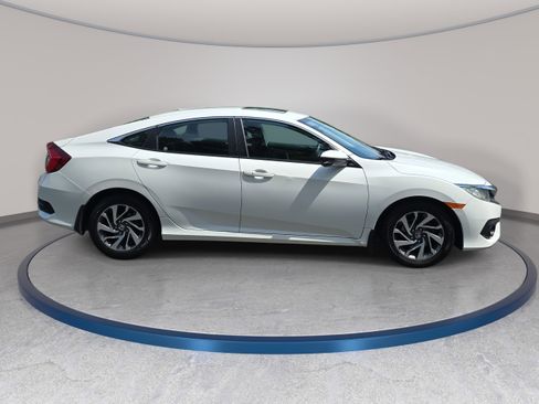 Used 2016 Honda Civic EX image 4