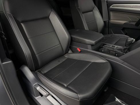 Used 2022 Volkswagen Atlas Cross Sport SE image 24