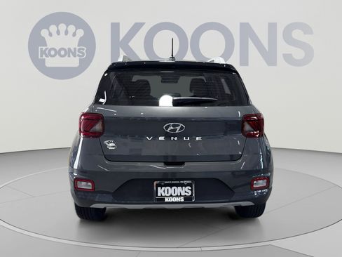 Used 2023 Hyundai Venue Limited FWD image 10