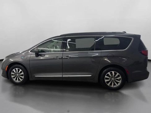Used 2020 Chrysler Pacifica Touring-L FWD image 5