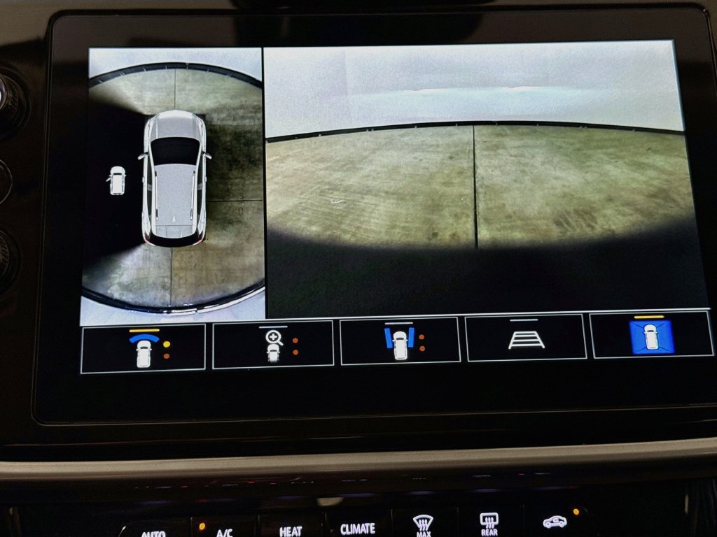 Used 2023 Chevrolet Bolt EUV Premier w/ Super Cruise Package FWD image 16
