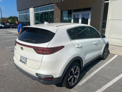 Used 2022 Kia Sportage LX FWD image 2