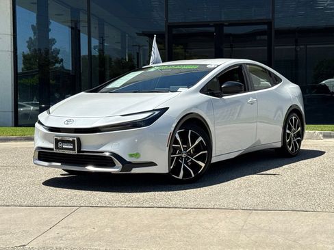 Used 2023 Toyota Prius Prime FWD image 2