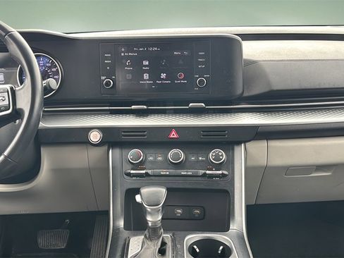 Used 2022 Kia Carnival LX image 21