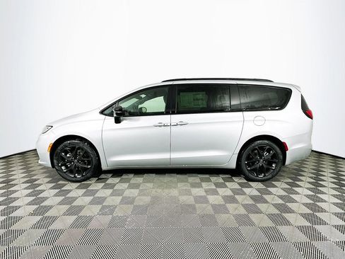 New 2026 Chrysler Pacifica Select w/ S Appearance Package FWD image 5