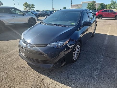 Used 2018 Toyota Corolla LE FWD image 3