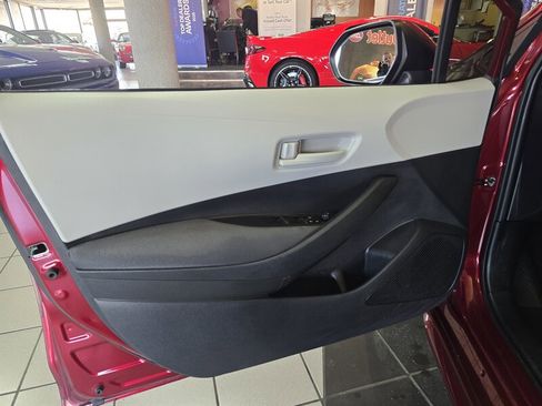Used 2022 Toyota Corolla LE image 7