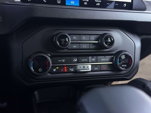 New 2025 Ford Bronco Badlands image 48