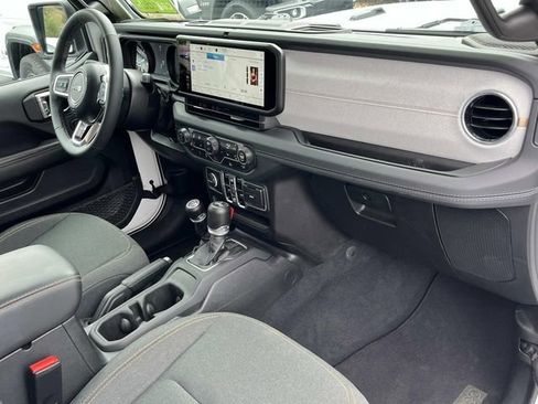Certified 2025 Jeep Wrangler Unlimited Sahara AWD/4WD image 24