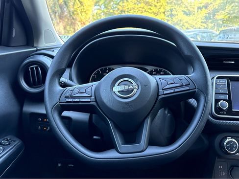 New 2025 Nissan Kicks Play S image 13
