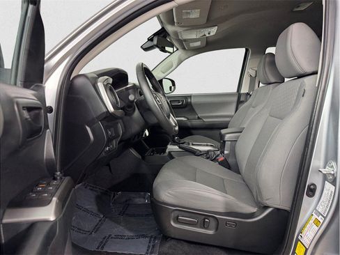 Used 2022 Toyota Tacoma SR5 RWD image 10
