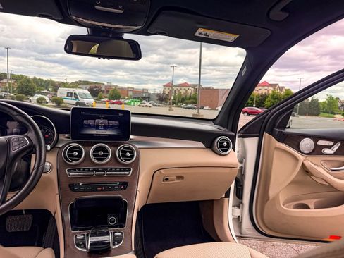 Used 2018 Mercedes-Benz GLC 300 4MATIC image 27