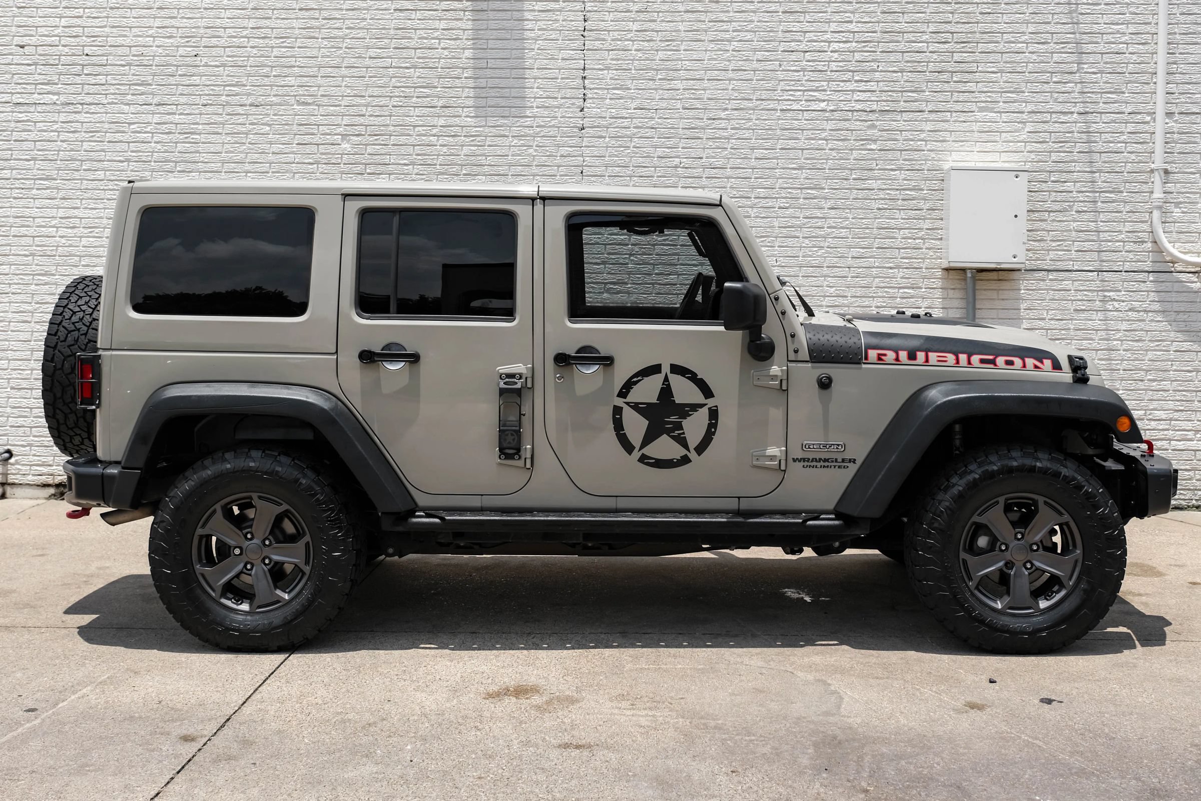 Used 2017 Jeep Wrangler Unlimited Rubicon AWD/4WD image 6