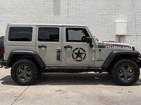 Used 2017 Jeep Wrangler Unlimited Rubicon AWD/4WD image 6