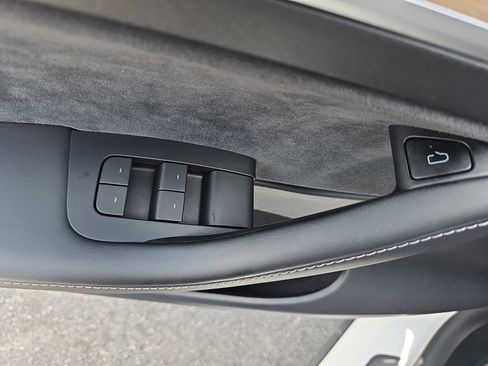 Used 2023 Tesla Model Y Long Range AWD/4WD image 30